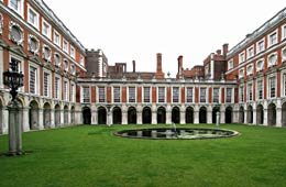 Fountain at Hampton Court Palace